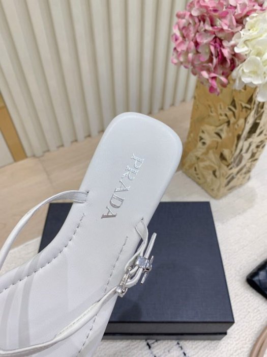 Шлепанцы женские фото 6