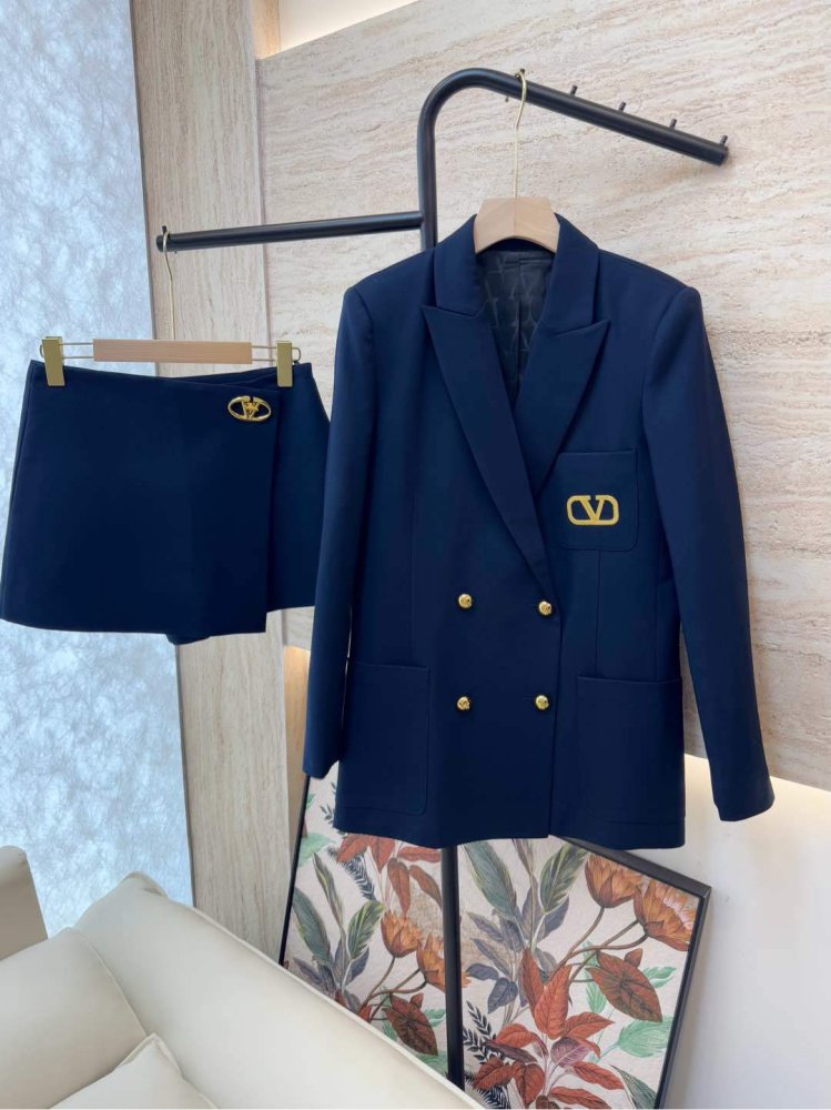 Костюм женский