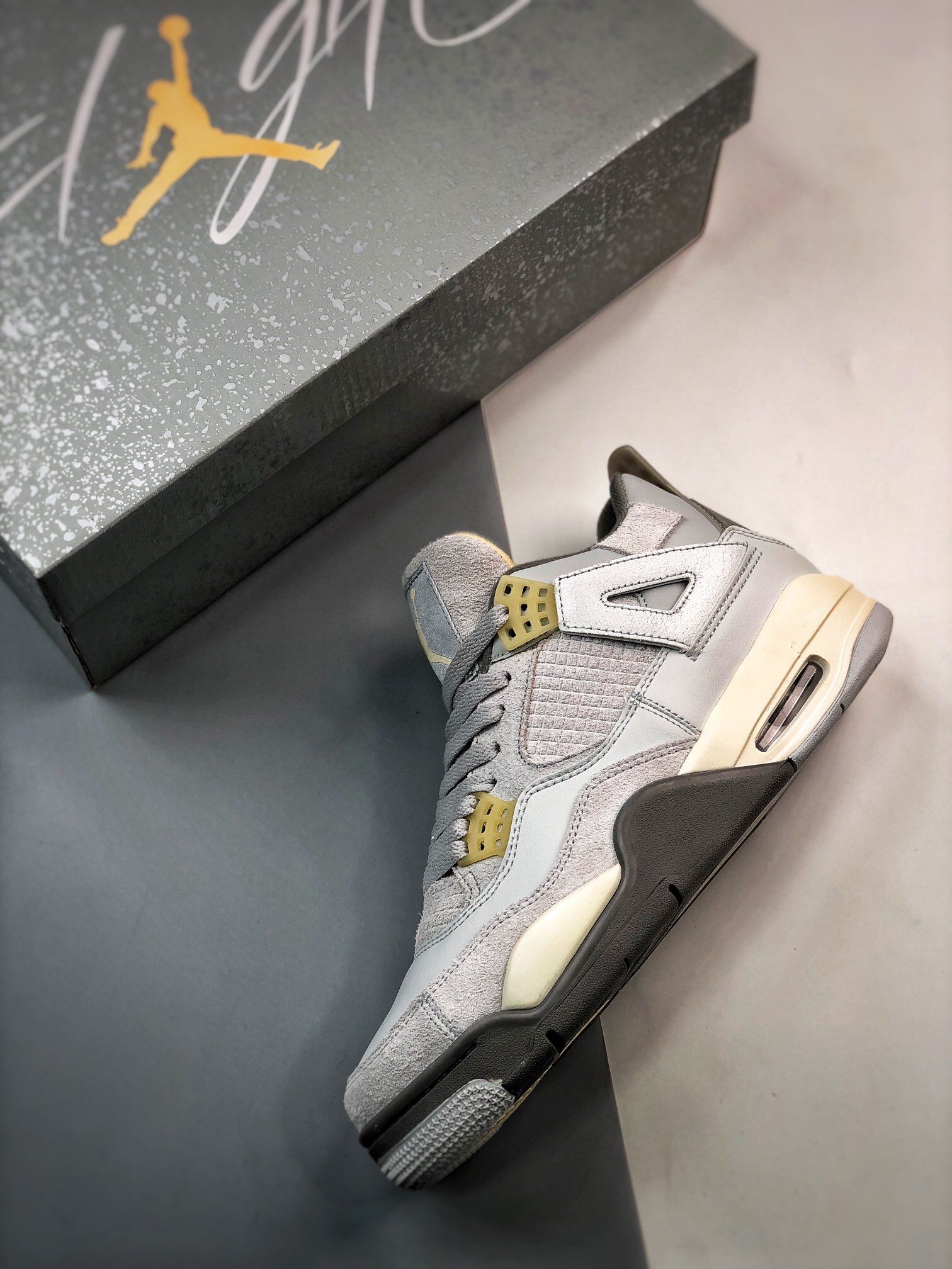 Кроссовки Air Jordan 4 Retro SE Craft DV3742-021 фото 3