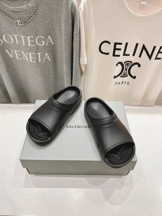 Шлепанцы фото 2