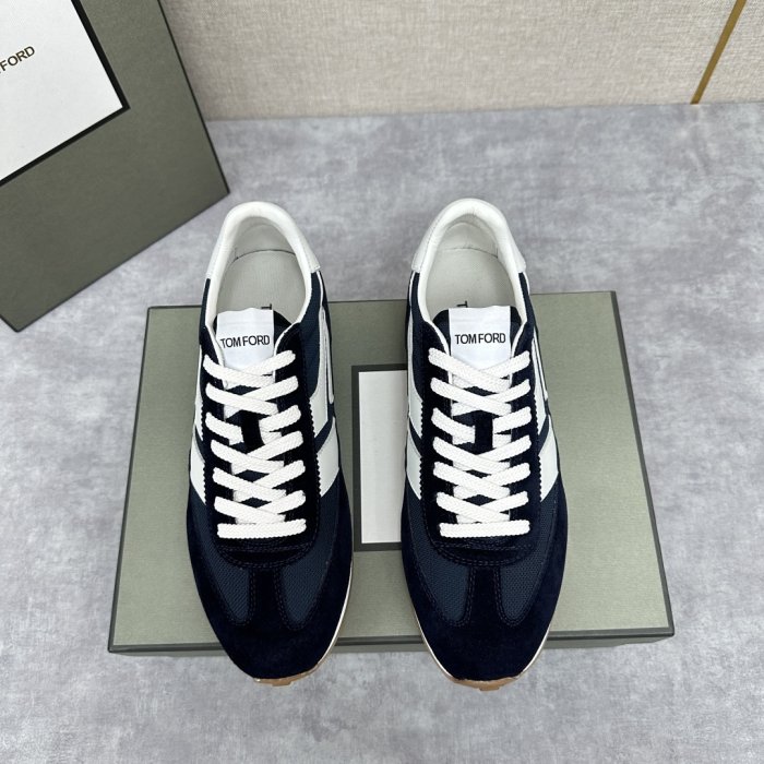 Кросівки чоловічі