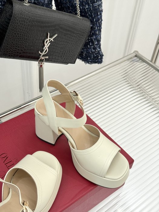 Босоножки фото 5