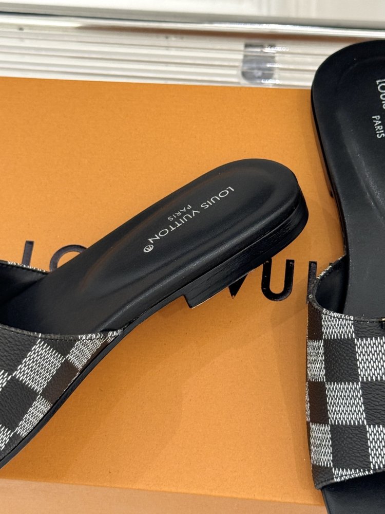 Шлепанцы женские фото 6