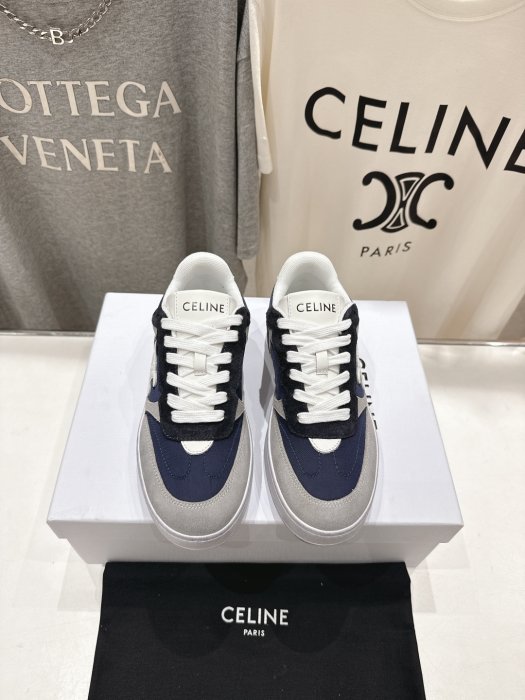 Кроссовки женские