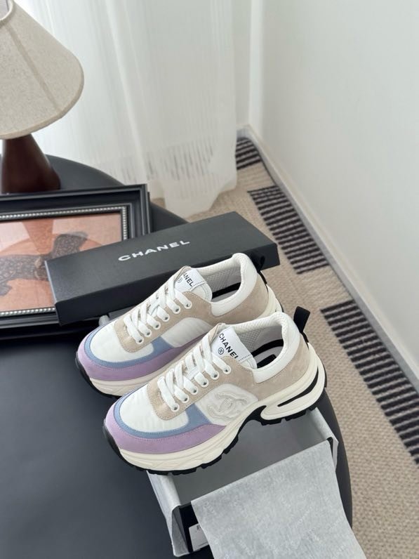 Кроссовки женские фото 2