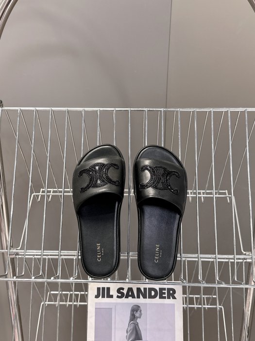 Шлепанцы женские фото 6