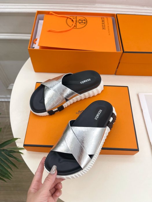 Шлепанцы женские фото 4