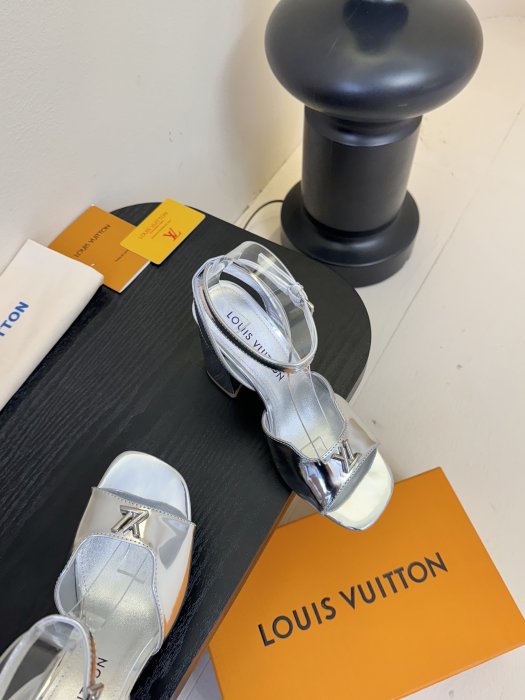 Босоножки фото 4