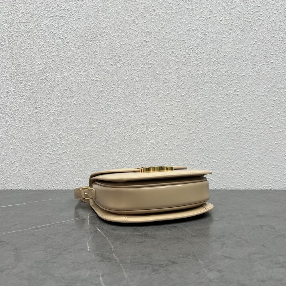 A bag TEEN CHAIN BESACE TRIOMPHE 18.5 cm фото 4