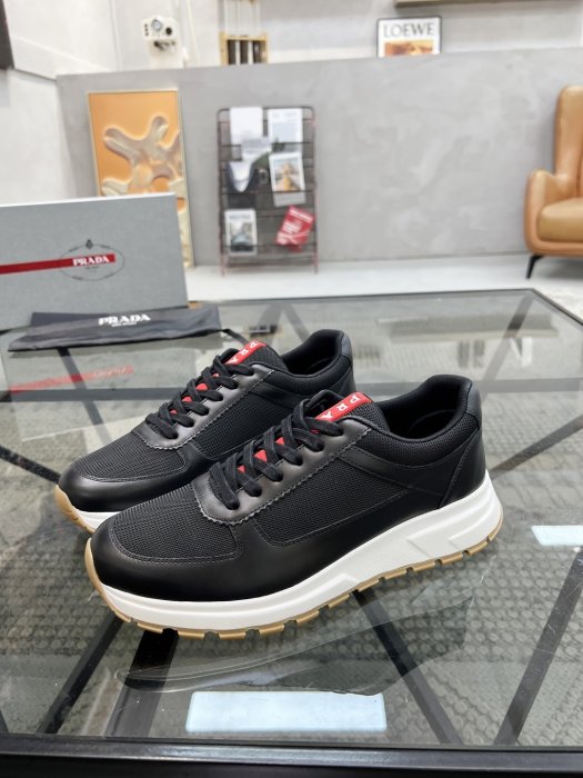 Кросівки чоловічі