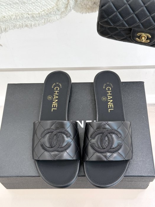 Шлепанцы фото 4