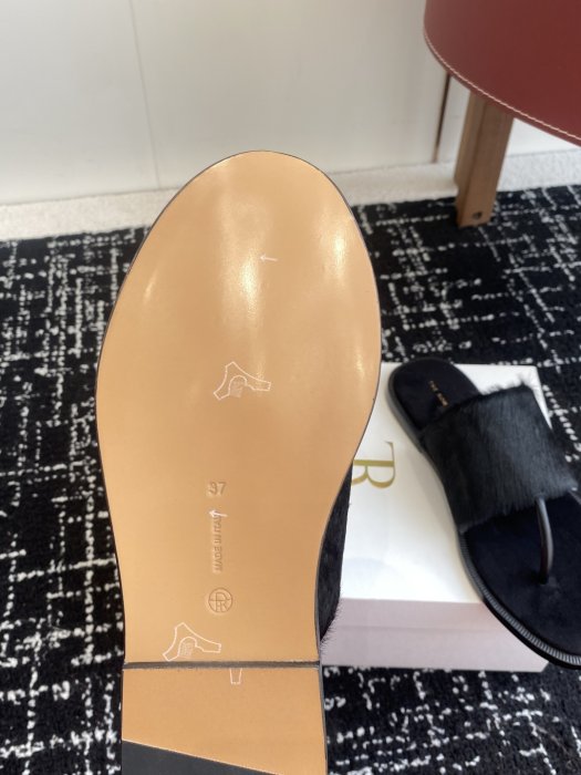 Шлепанцы женские фото 9