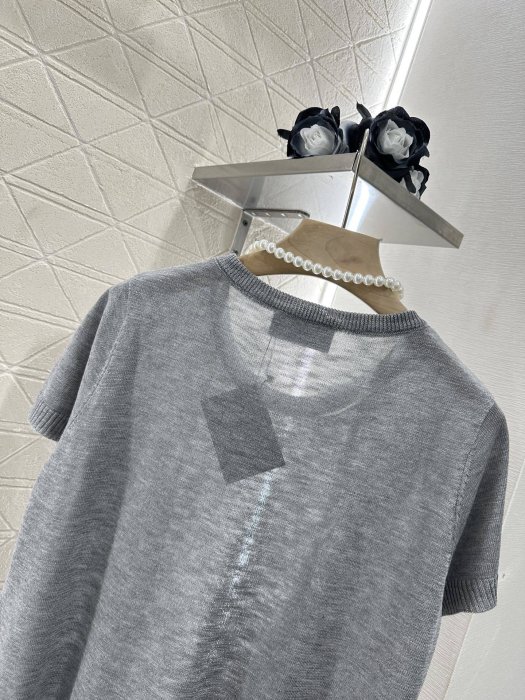 T-shirt women's фото 4