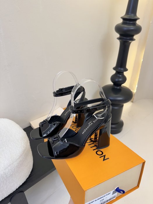 Босоножки фото 5