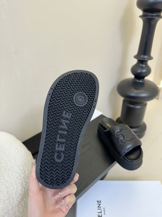 Шлепанцы женские фото 9