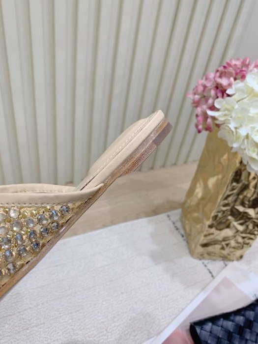 Шлепанцы женские фото 6