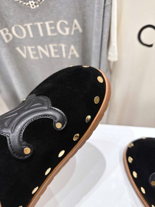 Шлепанцы женские фото 7