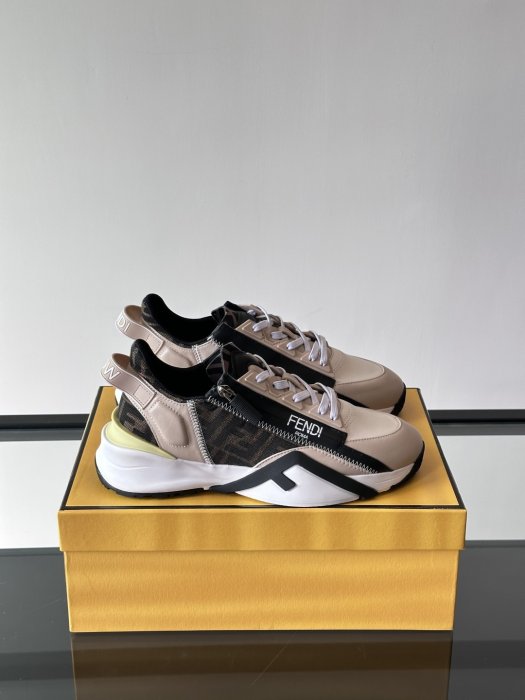 Кросівки чоловічі