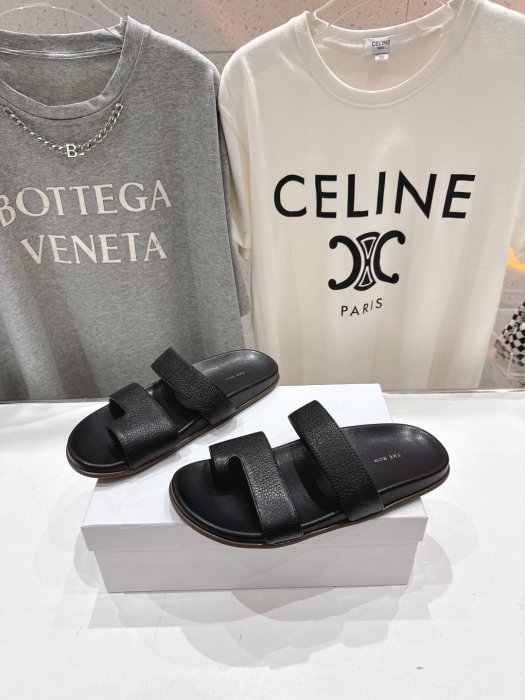 Шлепанцы фото 3