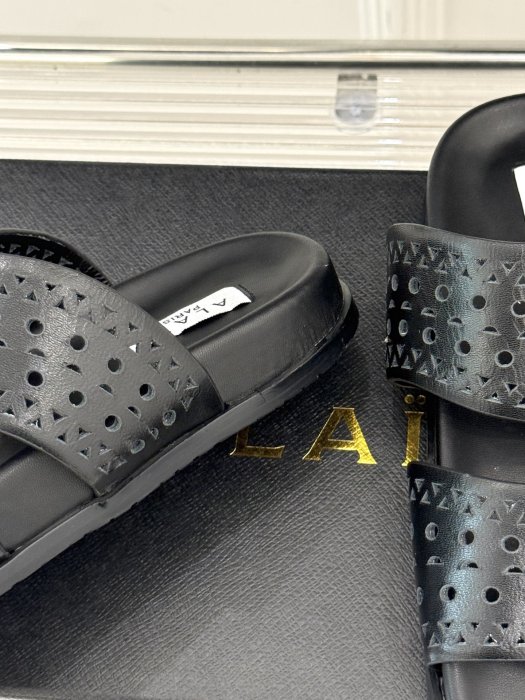 Шлепанцы женские фото 6