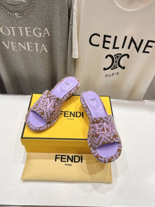 Шлепанцы фото 2