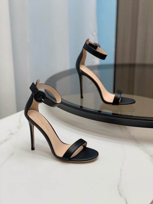 Босоножки фото 9