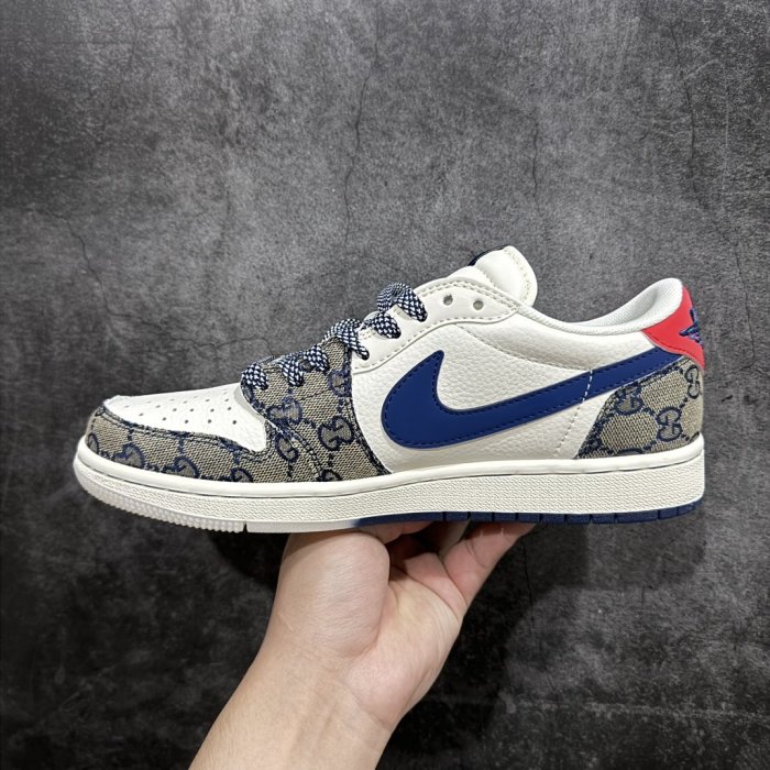 Sneakers Travis Scott x Fragment Design x Air Jordan 1 Low OG фото 2