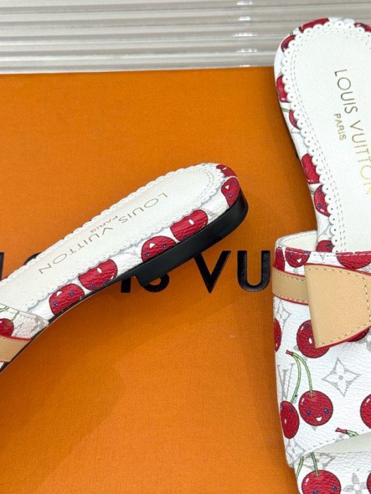 Шлепанцы фото 3