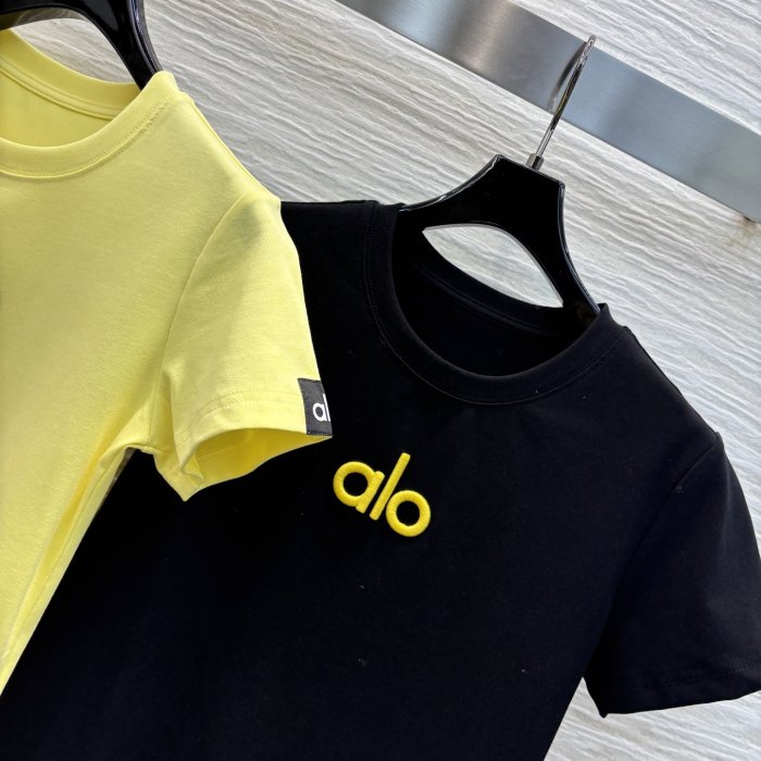 Футболка жіноча фото 5