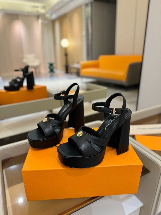 Босоножки фото 3