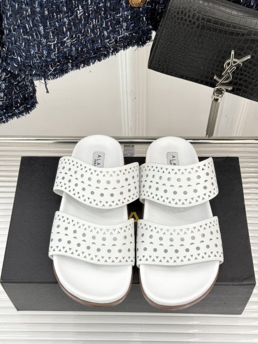 Шлепанцы женские фото 4