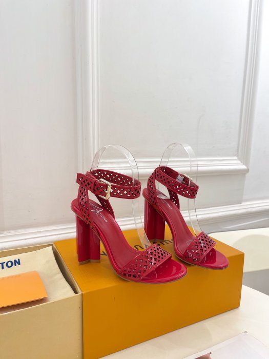 Босоножки фото 2