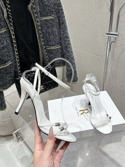 Босоножки фото 5