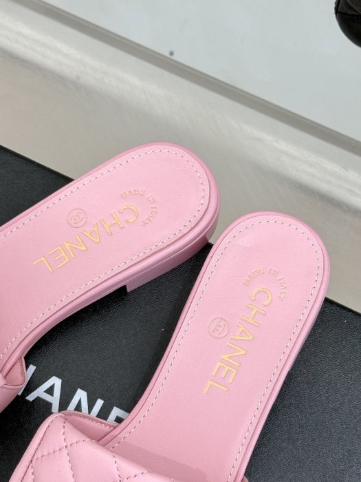 Шлепанцы фото 8