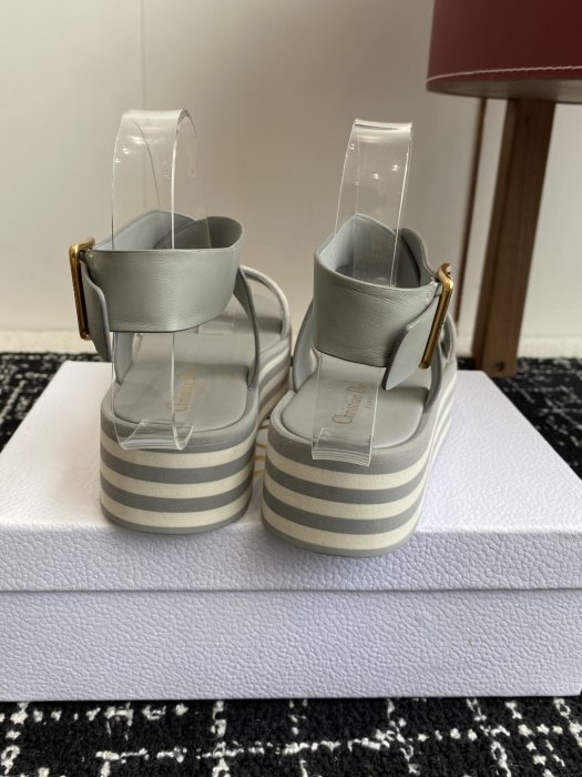 Босоножки фото 8