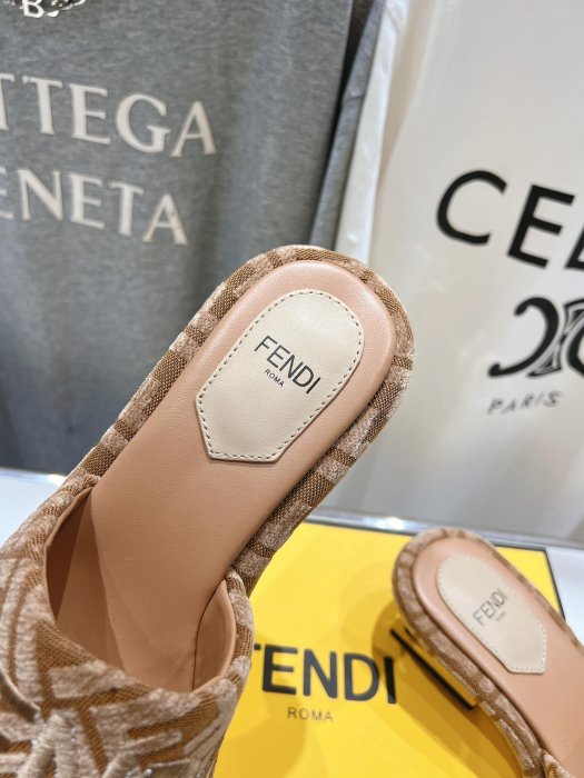 Шлепанцы фото 6