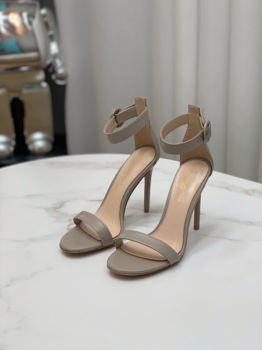 Босоножки фото 2