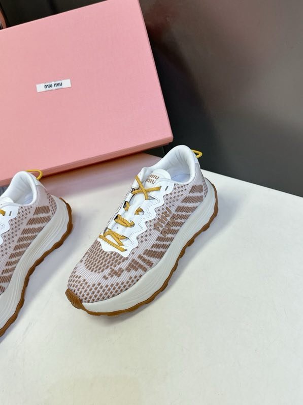 Кроссовки женские фото 4