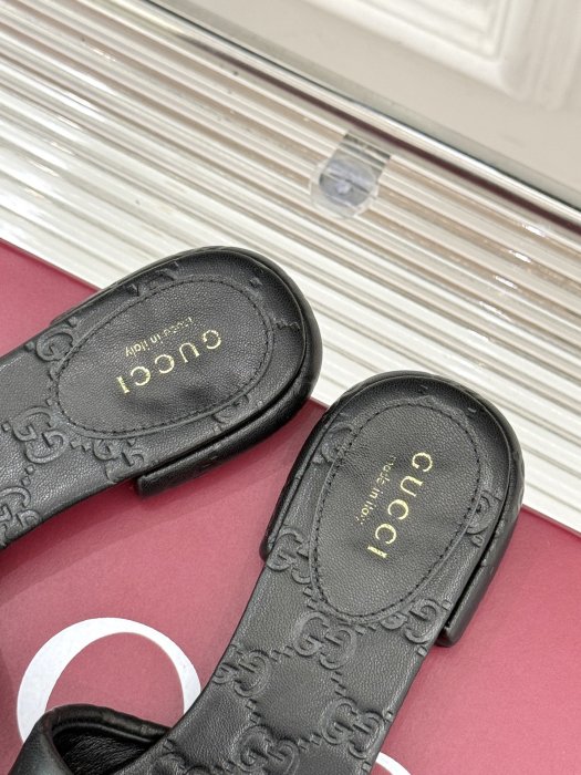 Шлепанцы фото 8