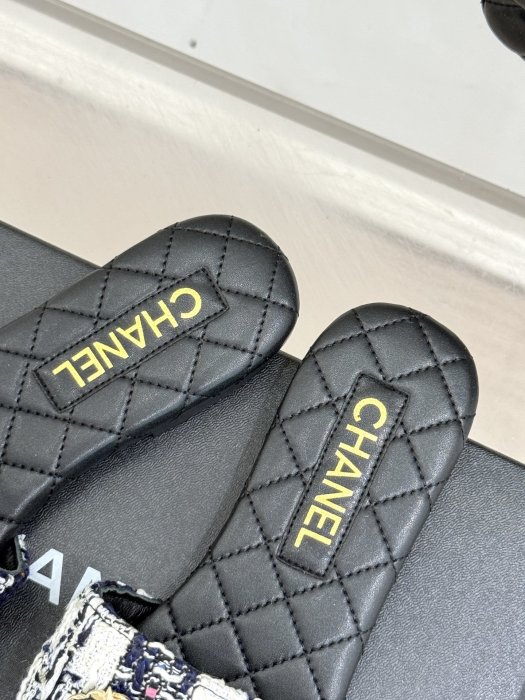 Шлепанцы женские фото 8