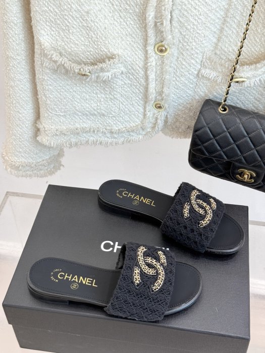 Шлепанцы женские фото 3