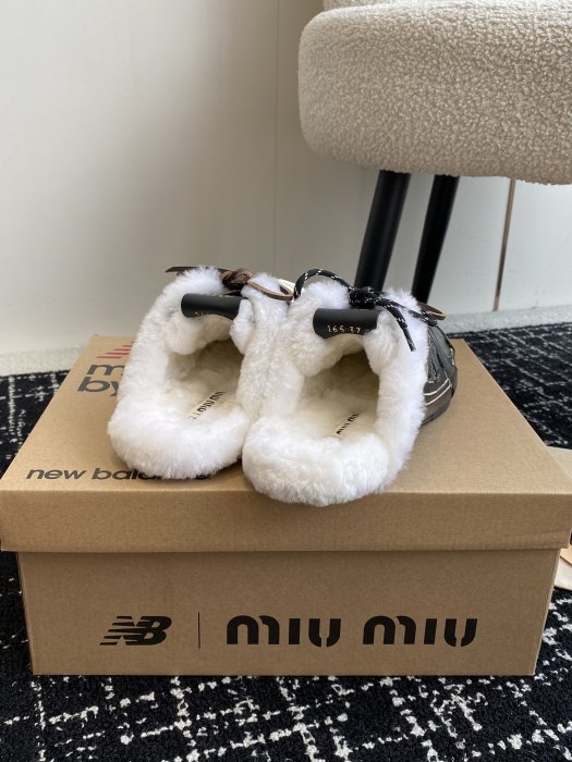 Sneakers мюли on fur women's Miu Miu x New Balance 530 фото 8