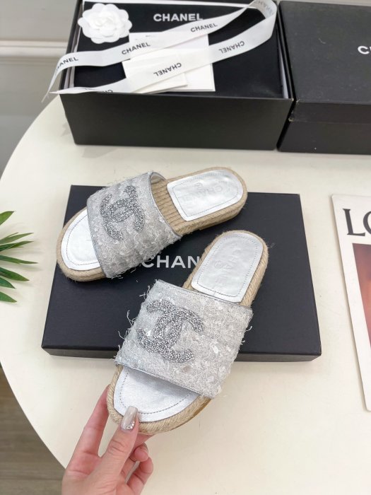 Шлепанцы женские фото 3