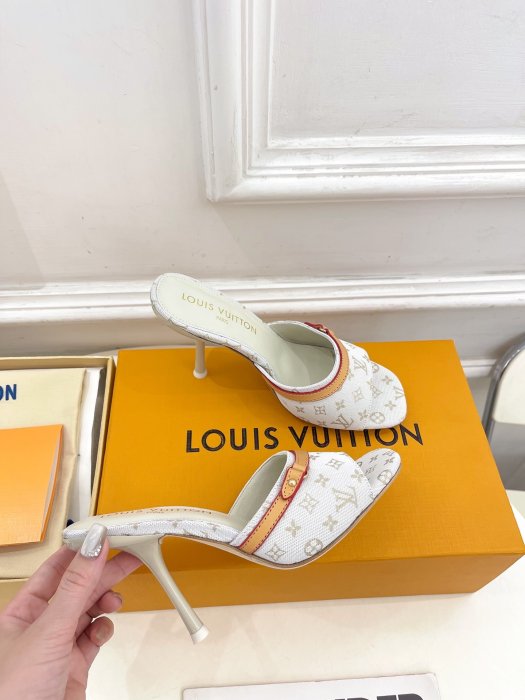 Босоножки фото 4