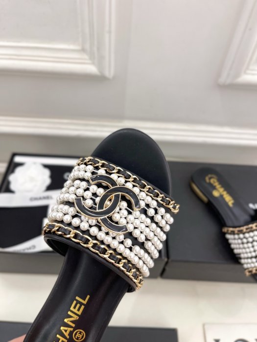 Шлепанцы женские фото 6