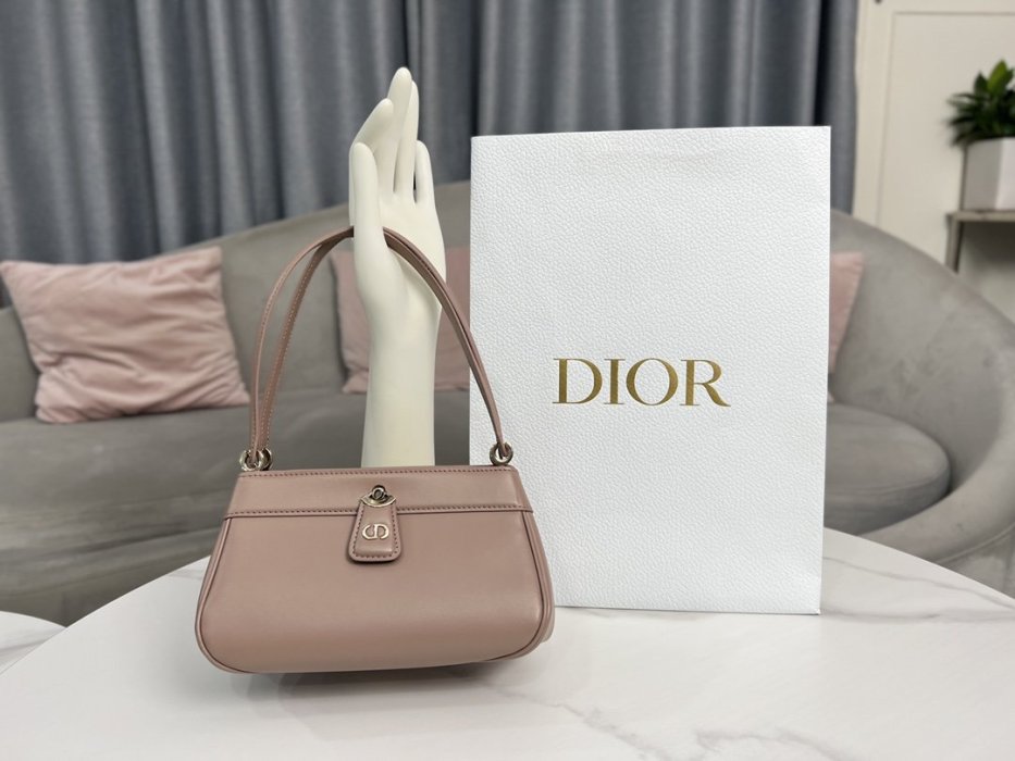 A bag women's DIOR KEY 22 cm