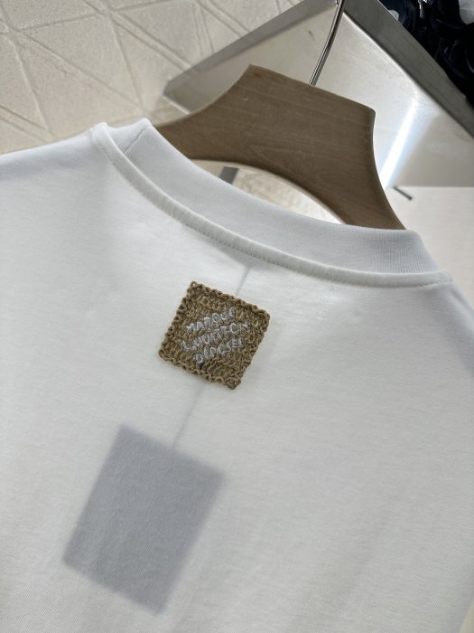 T-shirt women's фото 8