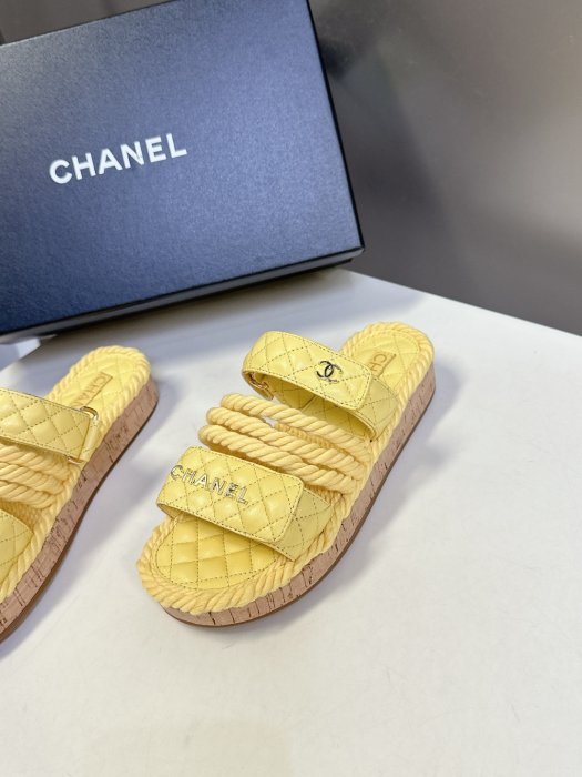 Шлепанцы женские фото 3