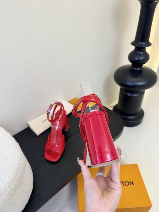 Босоножки фото 6