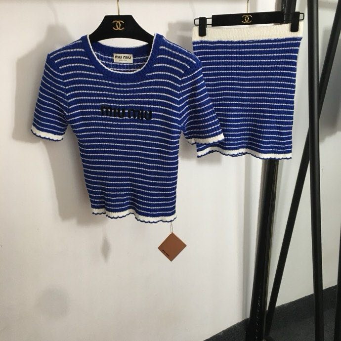 Костюм женский